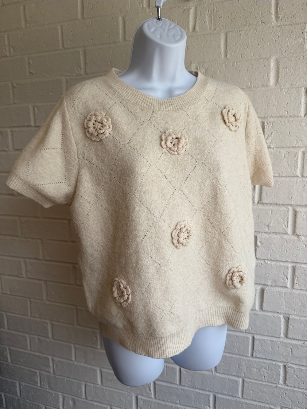 CeCe Cream Knit Crewneck S Sleeve Sweater Diamond Design Crochet Flowers Size L